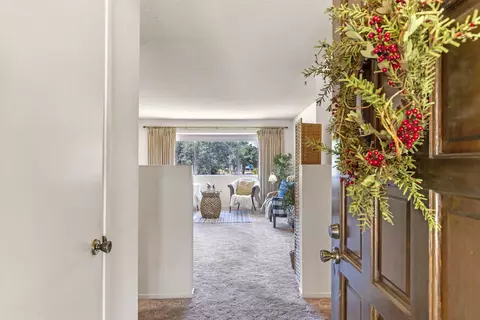 Entry Way - 22830 Tom Ct, Tehachapi, CA 93561 photo 2 of 6