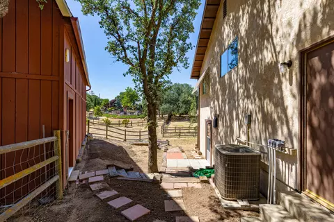 Exterior - 22830 Tom Ct, Tehachapi, CA 93561 photo 7 of 11