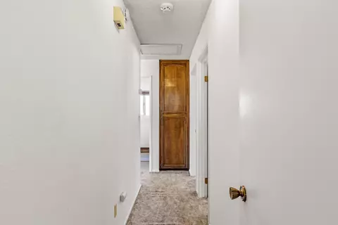 Entry Way - 22830 Tom Ct, Tehachapi, CA 93561 photo 4 of 6