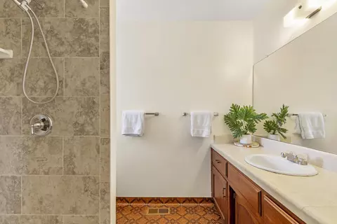 Bath - 22830 Tom Ct, Tehachapi, CA 93561 photo 2 of 2