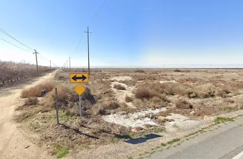 Lerdo Highway & Riverside St W, Shafter, CA 93263 photo 5