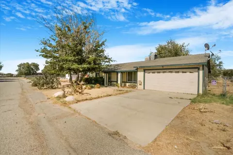 40684 177th St E, Lake Los Angeles, CA 93535