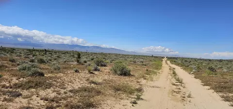 12 Th St, Mojave, CA 93501 photo 2