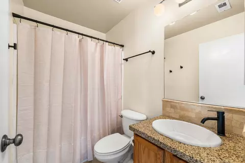 Bath - 44327 Freer Way, Lancaster, CA 93536 photo 3 of 3