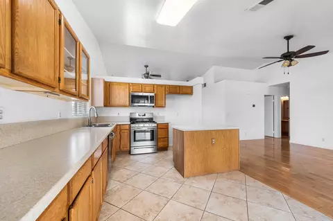 Kitchen - 44327 Freer Way, Lancaster, CA 93536 photo 2 of 4