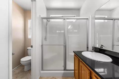 Bath - 44327 Freer Way, Lancaster, CA 93536 photo 2 of 3