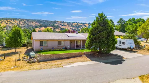 18270 Basil Dr, Tehachapi, CA 93561 photo 2