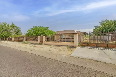 Exterior - 40704 163rd St E, Lancaster, CA 93535 photo 3 of 10