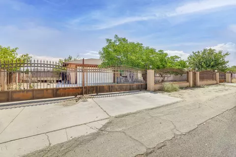 Exterior - 40704 163rd St E, Lancaster, CA 93535 photo 2 of 10