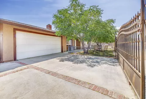 Exterior - 40704 163rd St E, Lancaster, CA 93535 photo 6 of 10