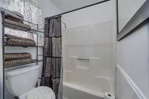 Bath - 40704 163rd St E, Lancaster, CA 93535 photo 1 of 3