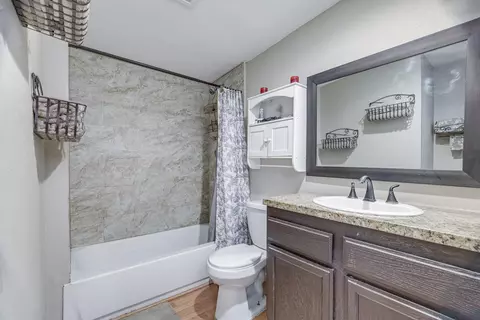 Bath - 40704 163rd St E, Lancaster, CA 93535 photo 3 of 3