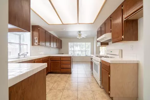 44544 Sandhurst Ln, Lancaster, CA 93536 photo 6