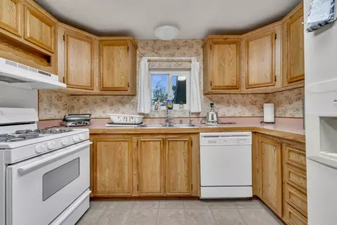 Kitchen - 7829 W Avenue E14 W, Lancaster, CA 93536 photo 2 of 3