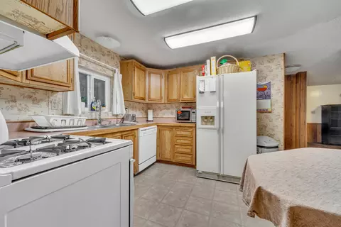 Kitchen - 7829 W Avenue E14 W, Lancaster, CA 93536 photo 3 of 3