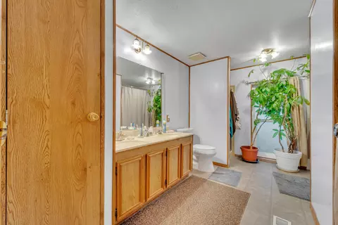Bath - 7829 W Avenue E14 W, Lancaster, CA 93536 photo 1 of 5