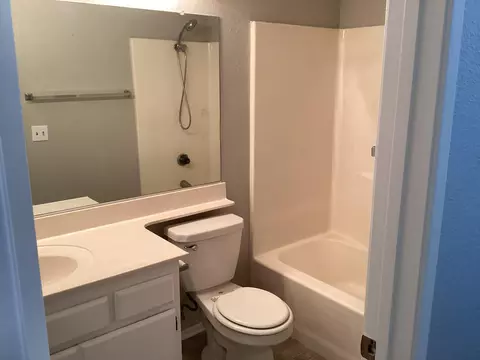Bath - 40636 172nd St E, Lancaster, CA 93535 photo 1 of 2