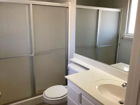 Bath - 40636 172nd St E, Lancaster, CA 93535 photo 2 of 2
