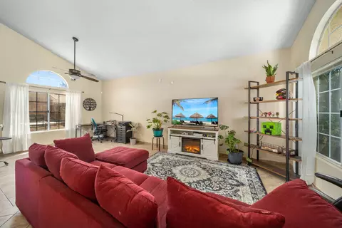 1008 Kildare St E, Lancaster, CA 93535 photo 3