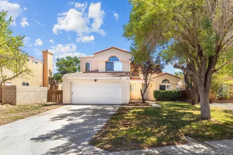 1008 Kildare St E, Lancaster, CA 93535