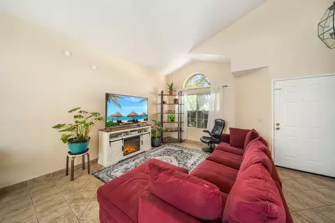 1008 Kildare St E, Lancaster, CA 93535 photo 4