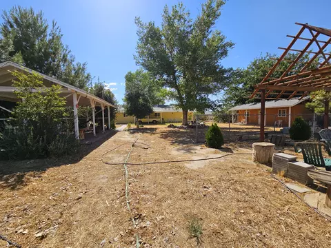 Exterior - 40176 179th St E, Palmdale, CA 93591 photo 7 of 13