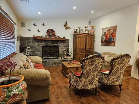 Living - 40176 179th St E, Palmdale, CA 93591 photo 1 of 2