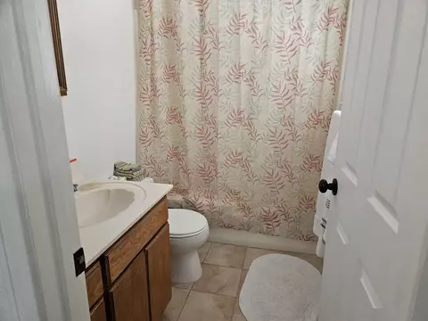 Bath - 40176 179th St E, Palmdale, CA 93591 photo 2 of 2