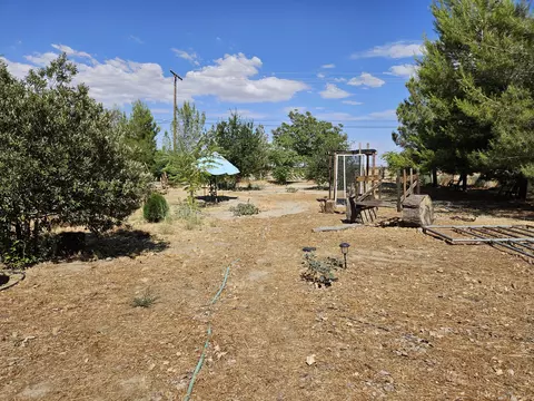 Exterior - 40176 179th St E, Palmdale, CA 93591 photo 6 of 13
