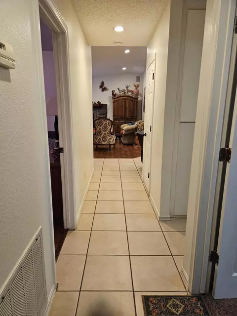 Entry Way - 40176 179th St E, Palmdale, CA 93591 photo 3 of 3