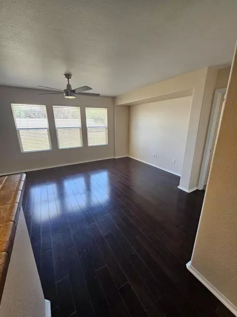 Living - 913 Laura Ln, Tehachapi, CA 93561 photo 1 of 2