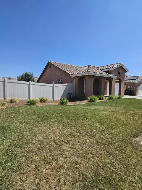 Exterior - 913 Laura Ln, Tehachapi, CA 93561 photo 10 of 10