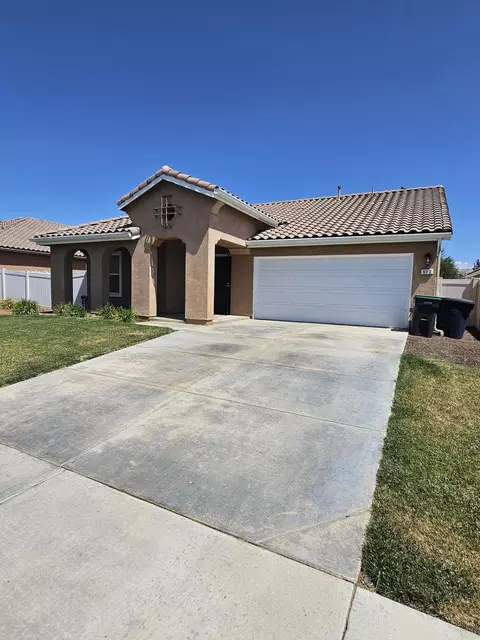 Exterior - 913 Laura Ln, Tehachapi, CA 93561 photo 3 of 10