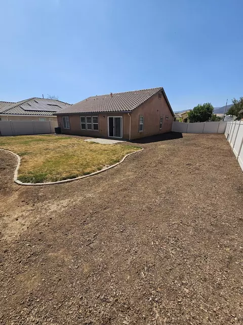 Exterior - 913 Laura Ln, Tehachapi, CA 93561 photo 6 of 10