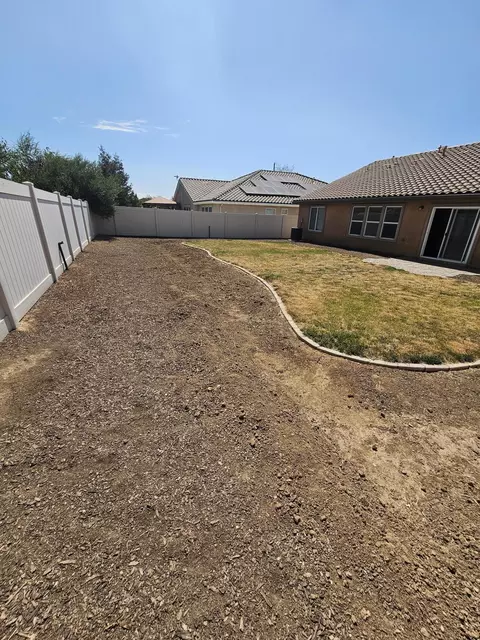 Exterior - 913 Laura Ln, Tehachapi, CA 93561 photo 8 of 10