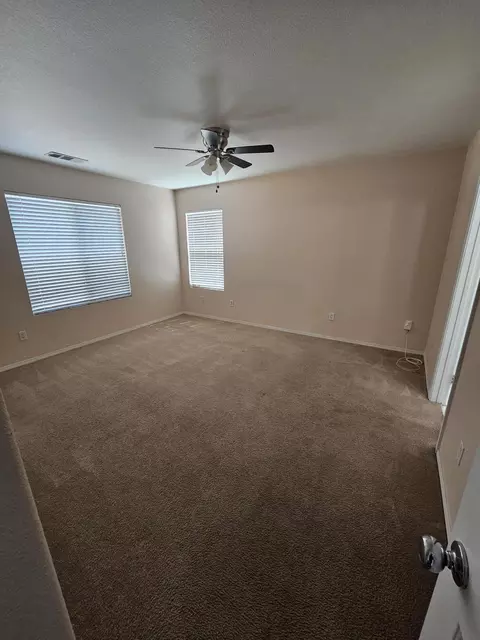 Bedroom - 913 Laura Ln, Tehachapi, CA 93561 photo 4 of 5