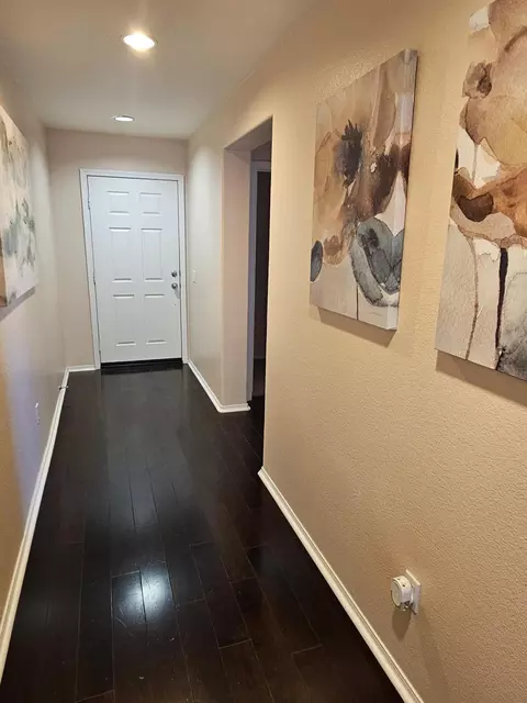 Entry Way - 913 Laura Ln, Tehachapi, CA 93561 photo 1 of 2