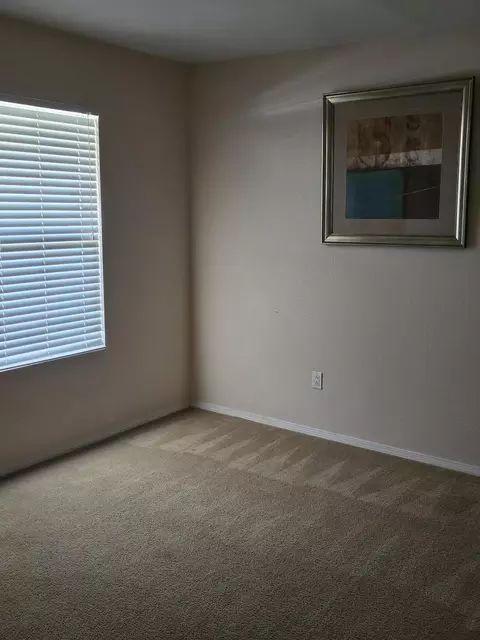 Bedroom - 913 Laura Ln, Tehachapi, CA 93561 photo 2 of 5