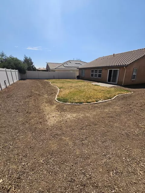 Exterior - 913 Laura Ln, Tehachapi, CA 93561 photo 7 of 10