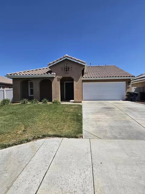 913 Laura Ln, Tehachapi, CA 93561