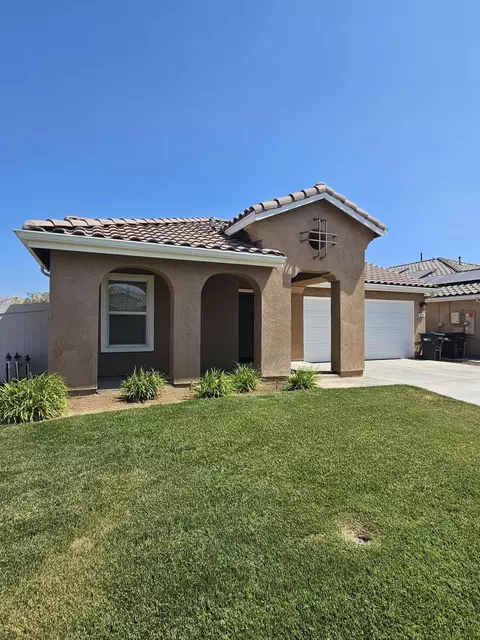 Exterior - 913 Laura Ln, Tehachapi, CA 93561 photo 2 of 10
