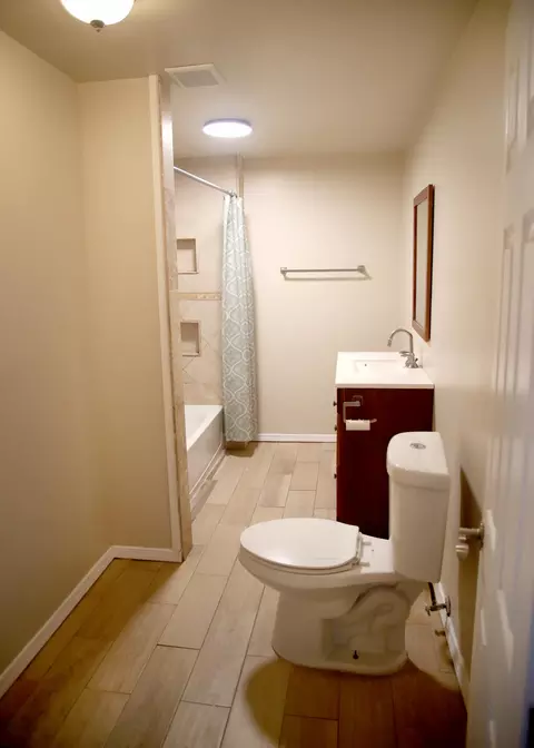 Bath - 26979 Nichols St, Boron, CA 93516 photo 2 of 3