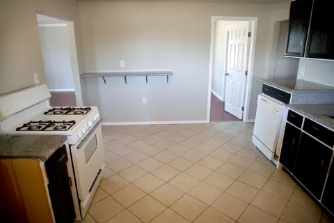 Kitchen - 26979 Nichols St, Boron, CA 93516 photo 4 of 5