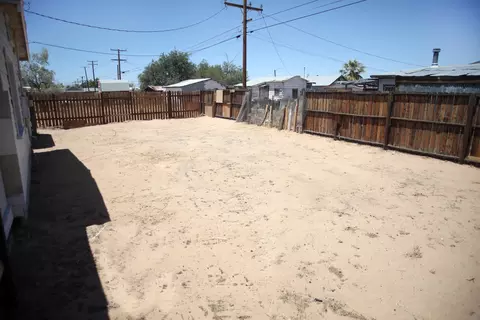 Exterior - 26979 Nichols St, Boron, CA 93516 photo 3 of 5