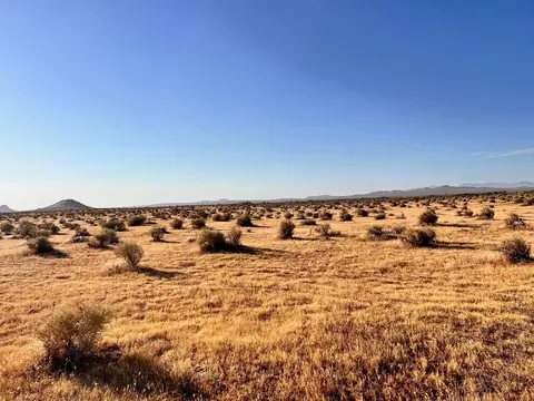 Fifth, Mojave, CA 93501 photo 2