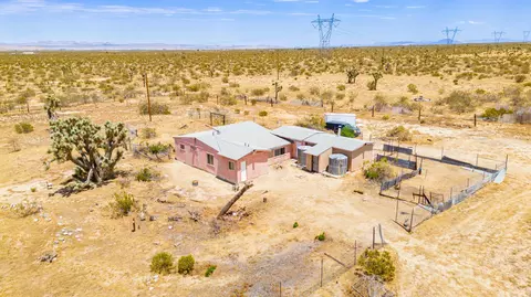 26118 Avenue U-8 E, Llano, CA 93544