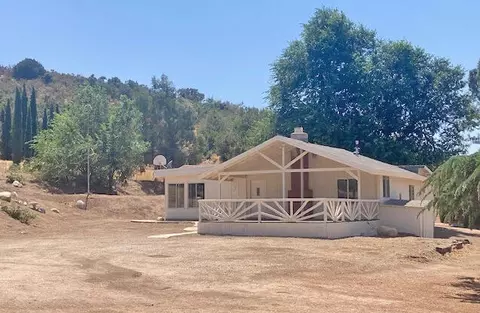 12758 Johnson Rd, Lake Hughes, CA 93532