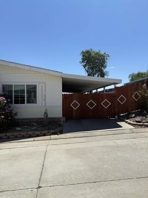 1030 Ave S E #21, Palmdale, CA 93550 photo 2