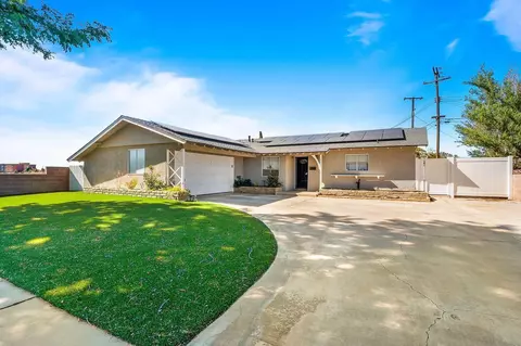 1833 Jenner St W, Lancaster, CA 93534
