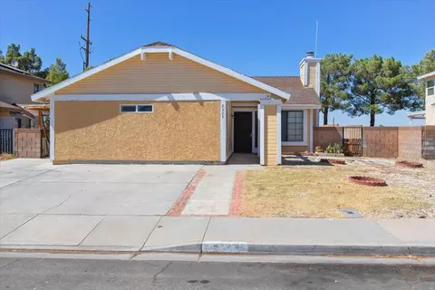 2523 Emerald Ln, Lancaster, CA 93535